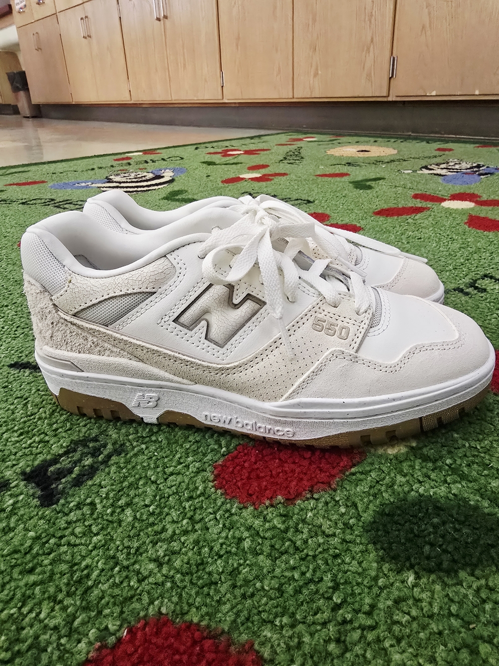 New Balance Women's 550 Athletic Shoe - Sea Salt / Linen / Stoneware Size 7
